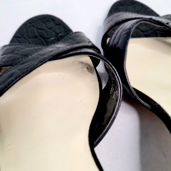 Daisy Fuentes Black Sandals with Peep-Toe Design and Crisscross Straps Used - Picture 5 of 9